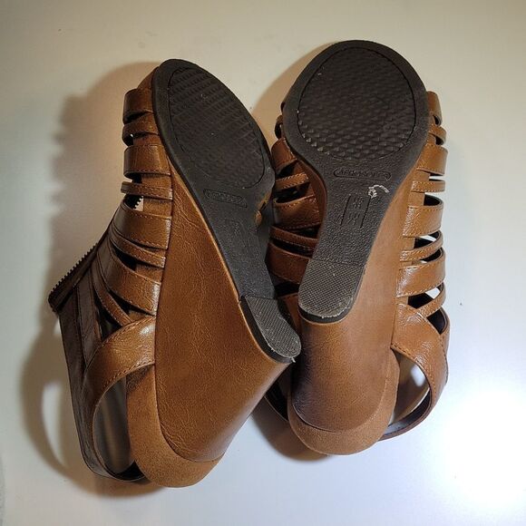 AEROSOLES WEDGE STYLE OPEN TOE ANKLE STRAP SANDAL - Picture 14 of 16